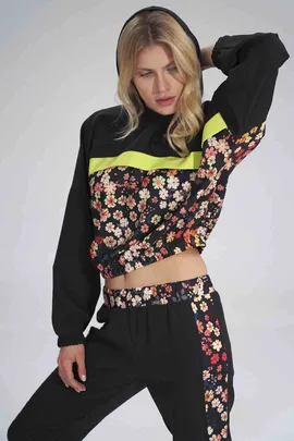 Krótka bluza ze ściągaczem - bluza z kapturem czarno-wzorzysta M757 rozmiar S